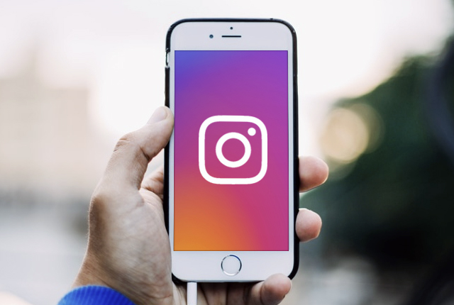 Instagram-on-phone-pinnaclecart